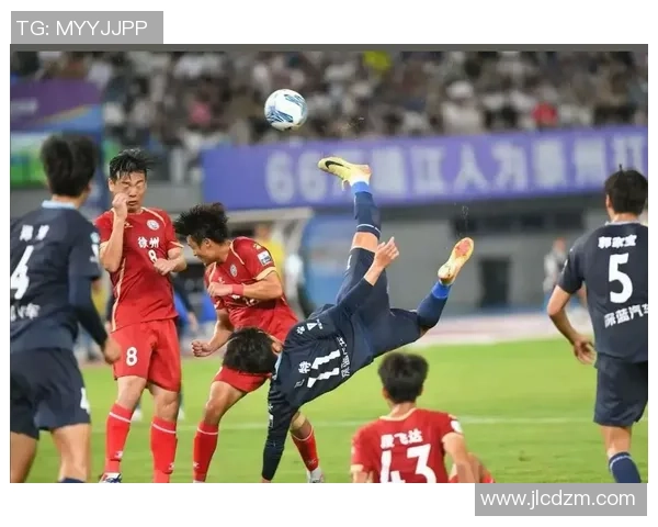 足球明星与顶级足球队的精彩瞬间展现与回顾